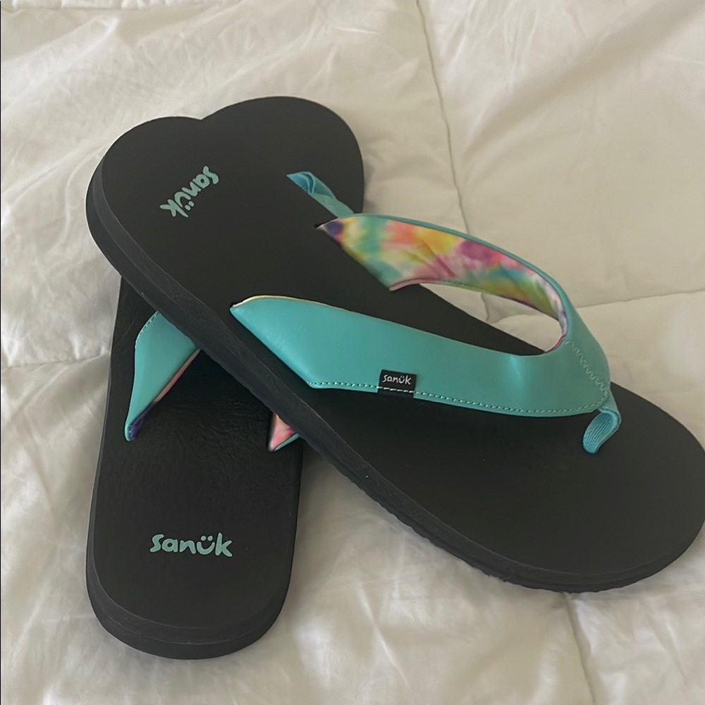 Sanuk Teal and Black Flip Flops - Picture 2 of 4